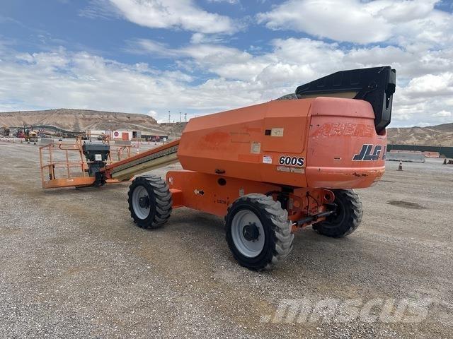 JLG 600S ブームリフト　直伸型