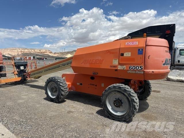 JLG 600S ブームリフト　直伸型