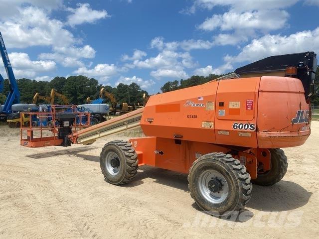 JLG 600S ブームリフト　直伸型