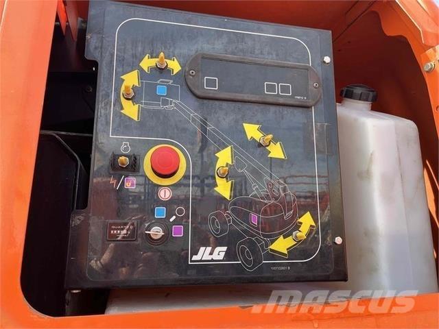 JLG 600S ブームリフト　直伸型
