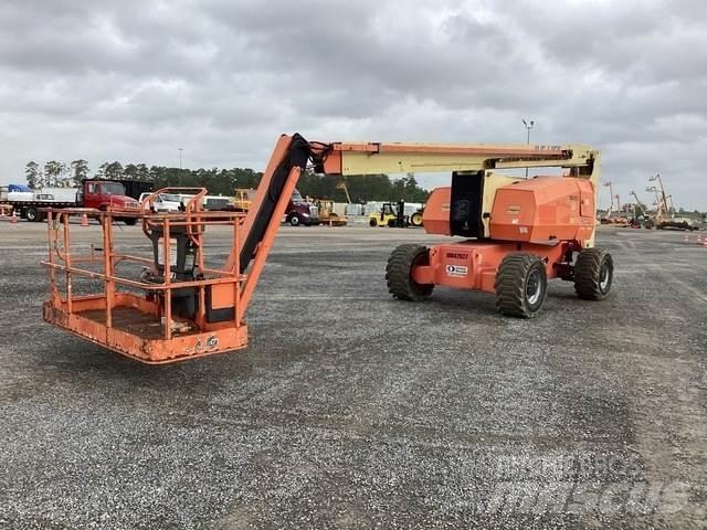 JLG 800 AJ ブームリフト　屈伸型