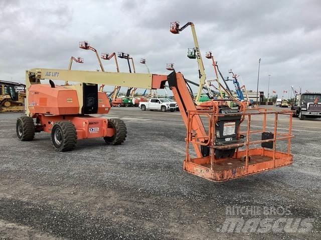 JLG 800 AJ ブームリフト　屈伸型
