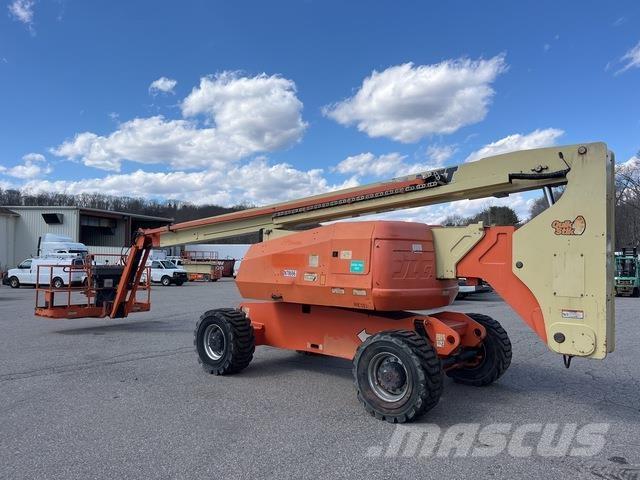 JLG 800 AJ ブームリフト　屈伸型