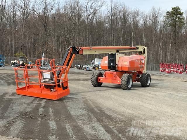 JLG 800 AJ ブームリフト　屈伸型