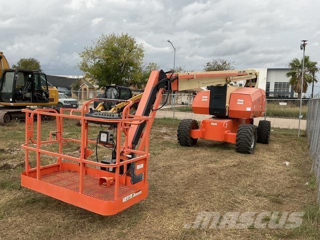 JLG 800 AJ ブームリフト　屈伸型