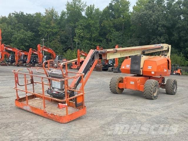 JLG 800AJ ブームリフト　屈伸型