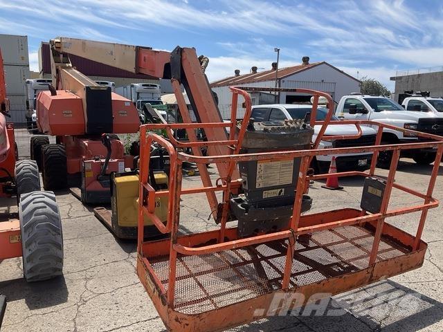 JLG 800AJ ブームリフト　屈伸型