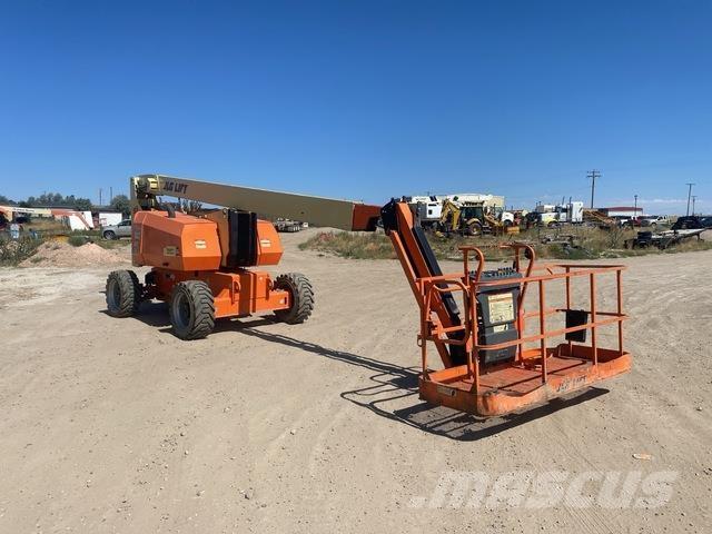 JLG 800AJ ブームリフト　屈伸型