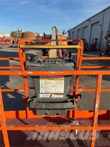 JLG 800S ブームリフト　直伸型