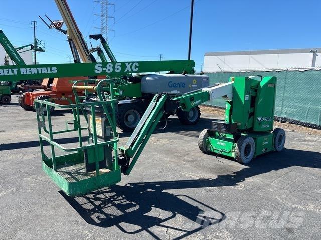 JLG E300 AJP ブームリフト　屈伸型