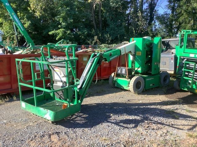 JLG E300AJ ブームリフト　屈伸型