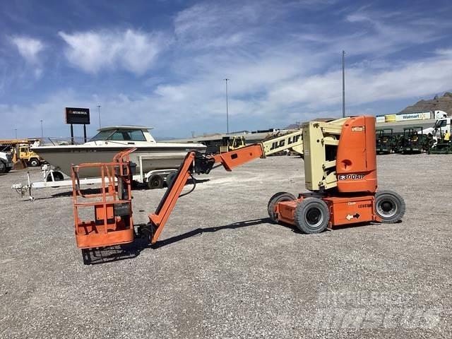 JLG E300AJP ブームリフト　屈伸型