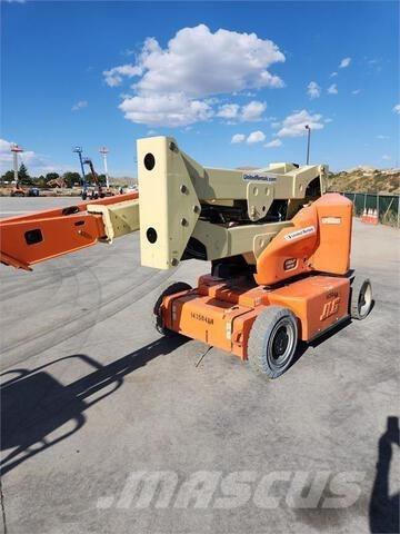 JLG E400AJP ブームリフト　屈伸型