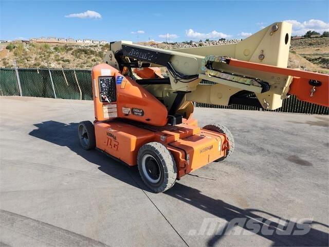 JLG E400AJP ブームリフト　屈伸型