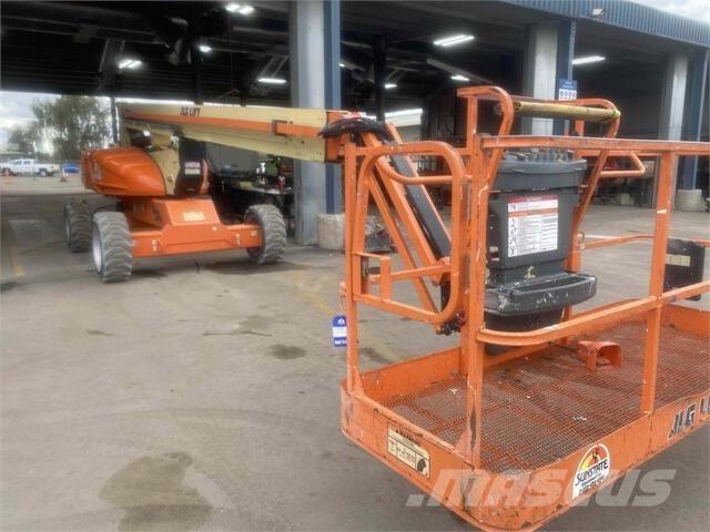 JLG M600J ブームリフト　屈伸型