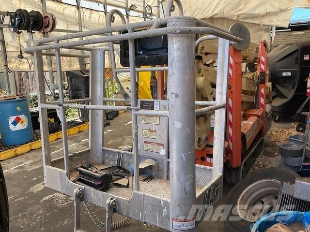 JLG X600AJ ブームリフト　屈伸型