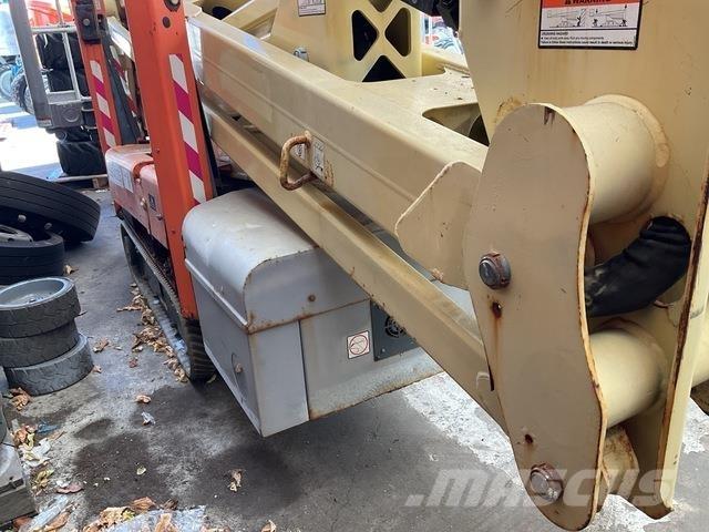 JLG X600AJ ブームリフト　屈伸型