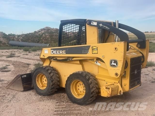 John Deere 325 スキッドステアローダー