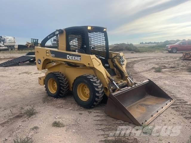 John Deere 325 スキッドステアローダー