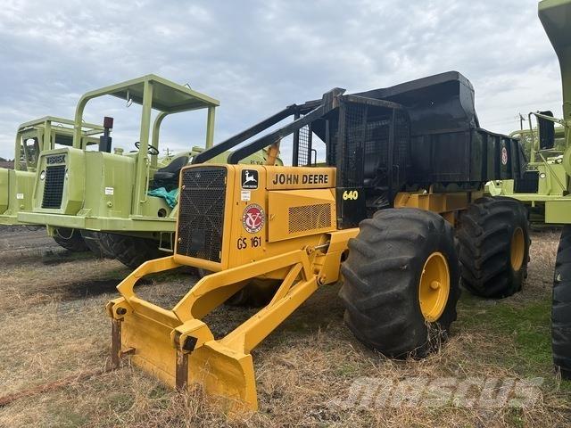 John Deere 640 スキッダー