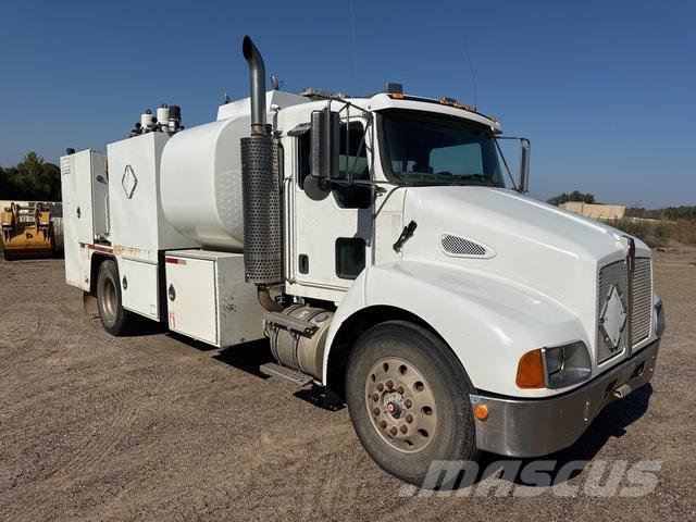 Kenworth T300 タンカートラック