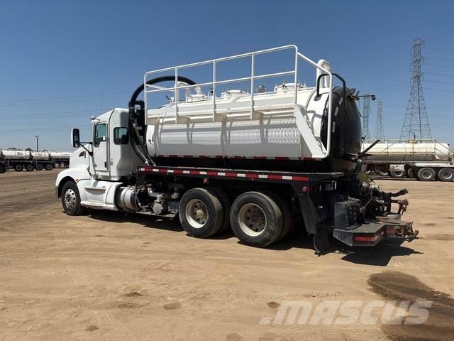 Kenworth T660 コンバイン／バキュームトラック