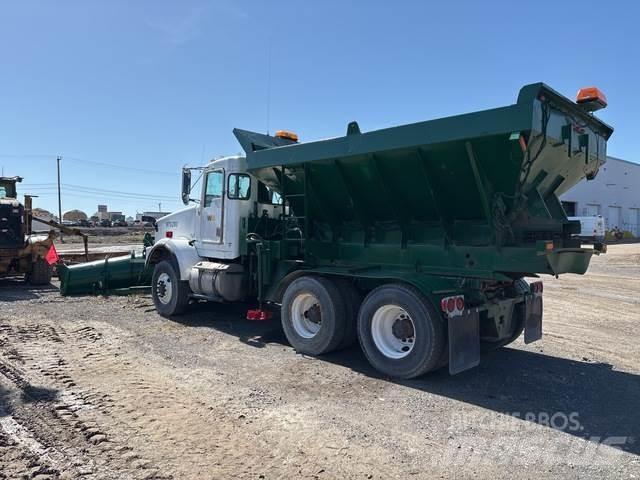 Kenworth T800 スノーブレードとプラウ
