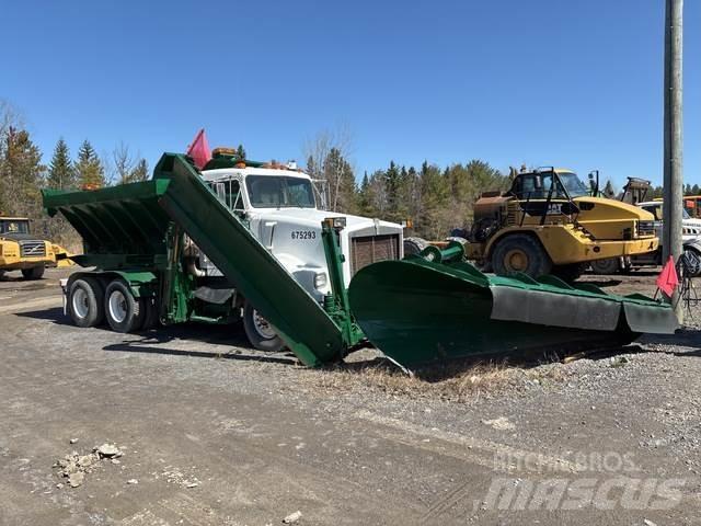 Kenworth T800 スノーブレードとプラウ