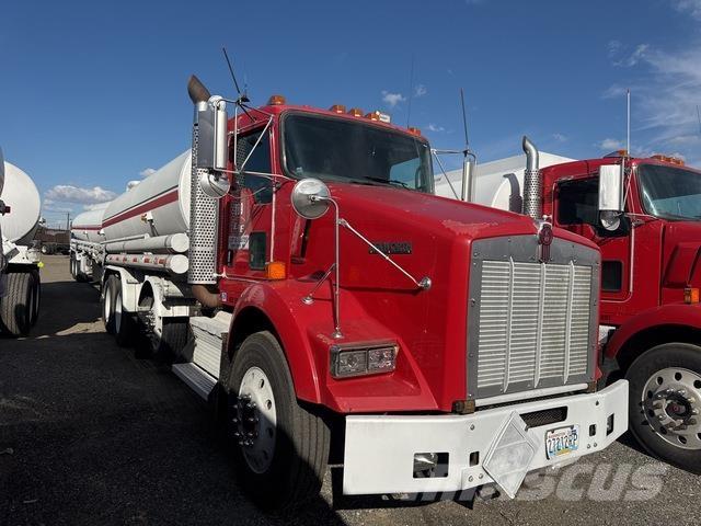 Kenworth T800 タンカートラック