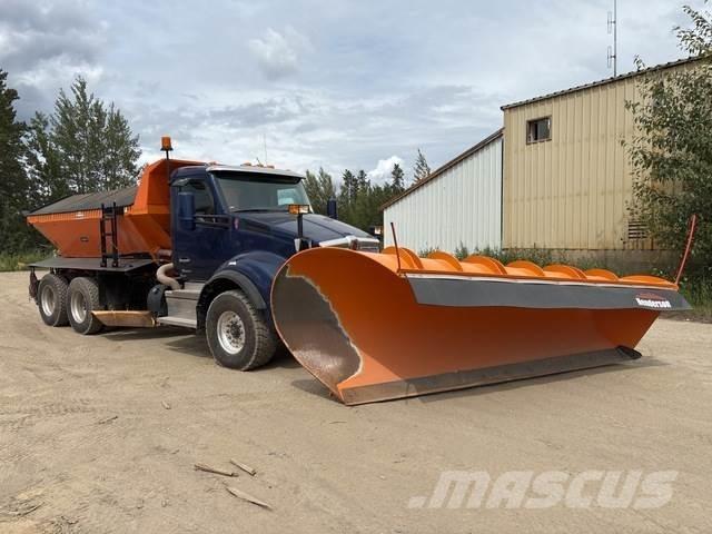 Kenworth T880 スノーブレードとプラウ