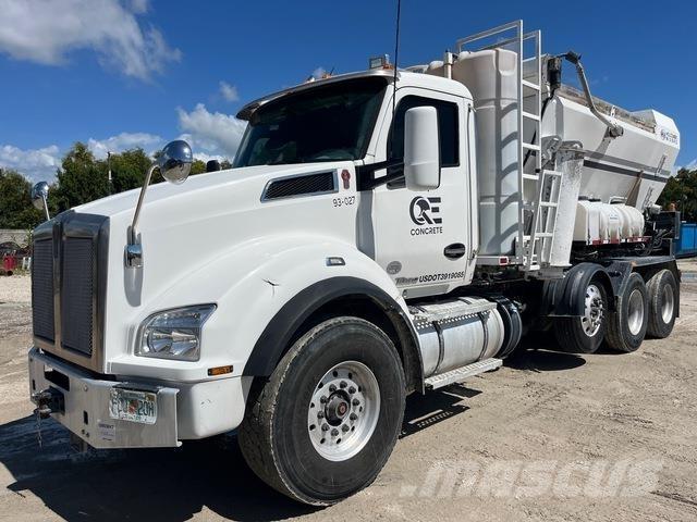 Kenworth T880 ミキサー車