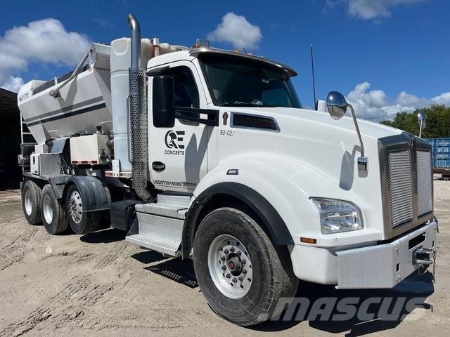Kenworth T880 ミキサー車