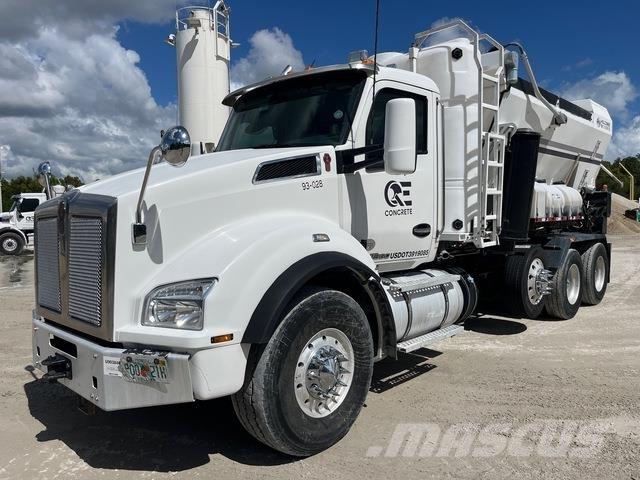Kenworth T880 ミキサー車