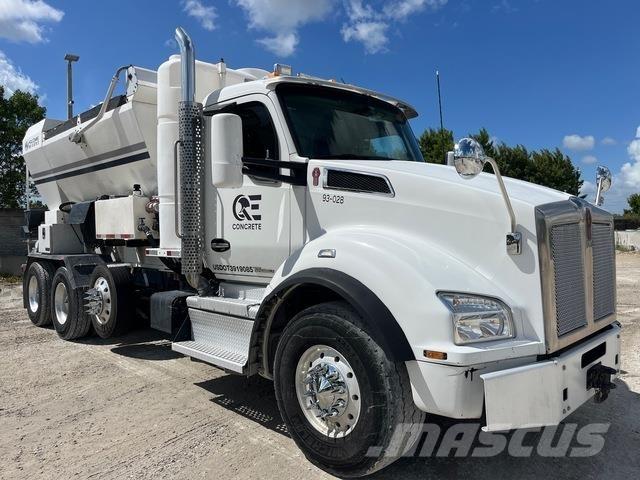 Kenworth T880 ミキサー車