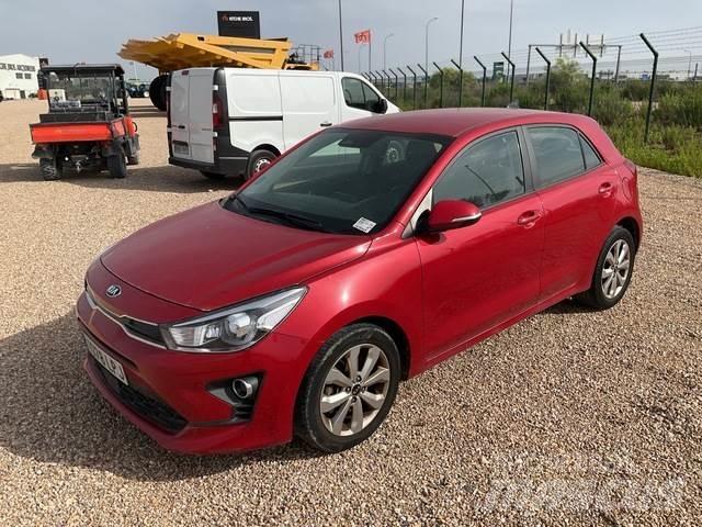 Kia Rio 自動車