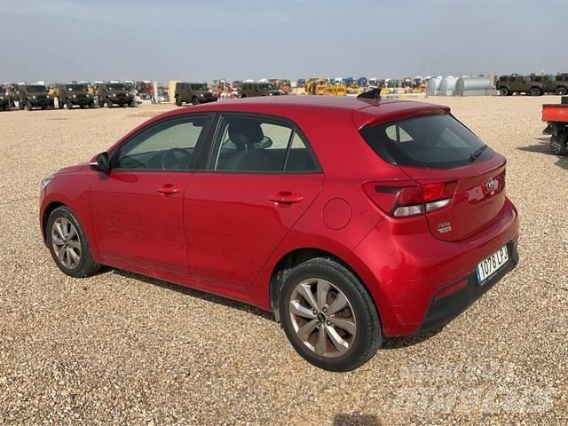 Kia Rio 自動車