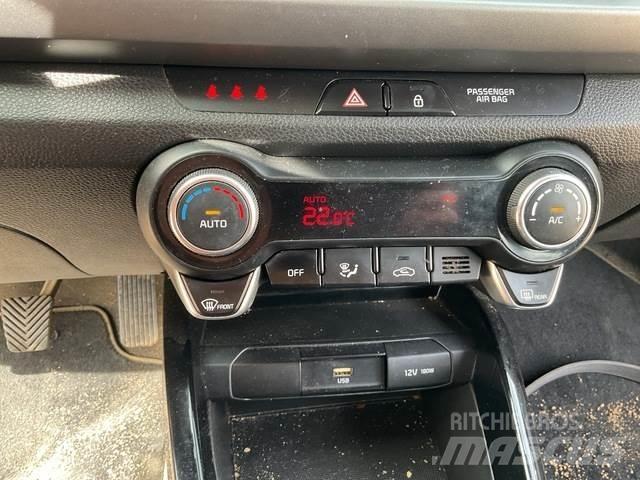 Kia Rio 自動車