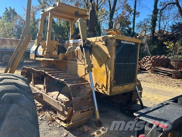 Komatsu D68E-1 ブルドーザー