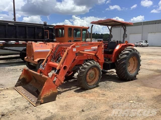 Kubota M8200 トラクター