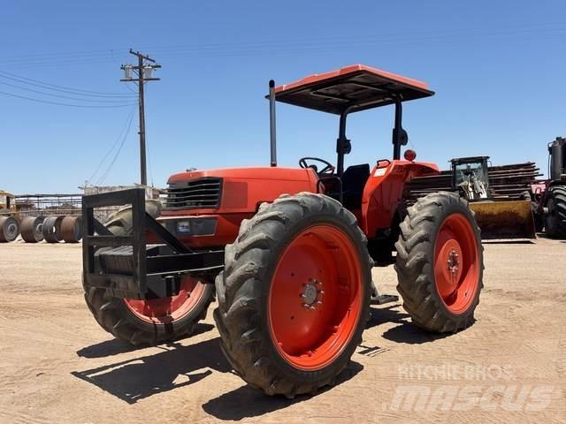 Kubota M9000 トラクター