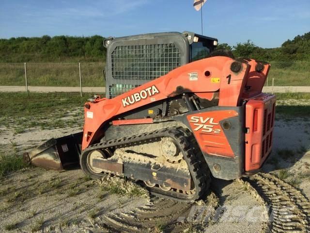 Kubota SVL75-2 スキッドステアローダー
