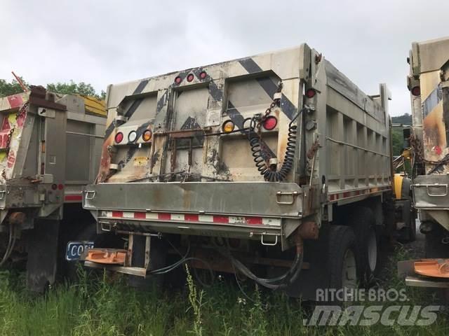 Mack 700 スノーブレードとプラウ