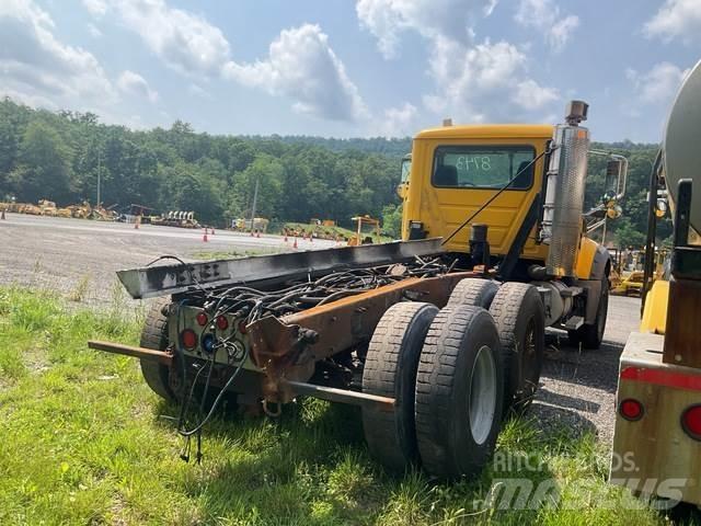 Mack 700 スノーブレードとプラウ