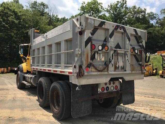 Mack 700 スノーブレードとプラウ