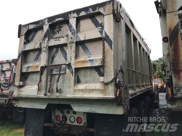 Mack 700 スノーブレードとプラウ