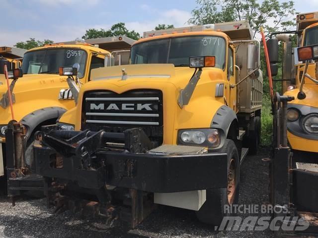 Mack 700 スノーブレードとプラウ