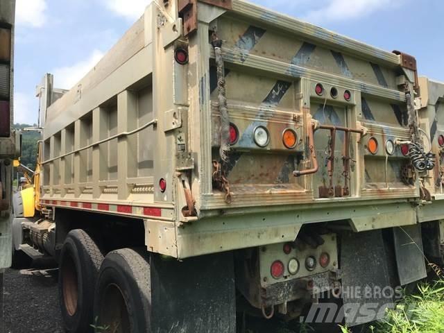 Mack 700 スノーブレードとプラウ