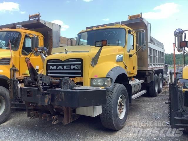 Mack 700 スノーブレードとプラウ