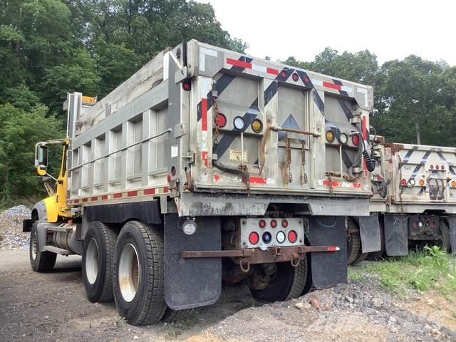 Mack 700 スノーブレードとプラウ