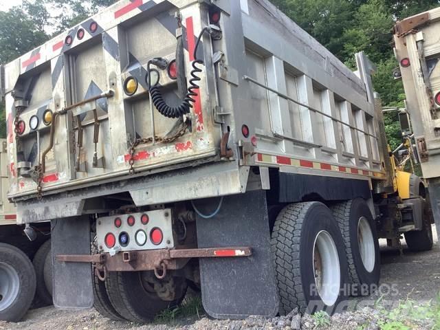 Mack 700 スノーブレードとプラウ